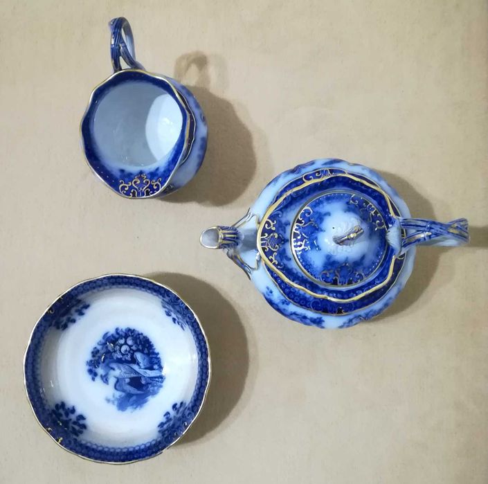 Peças antigas em porcelana inglesa