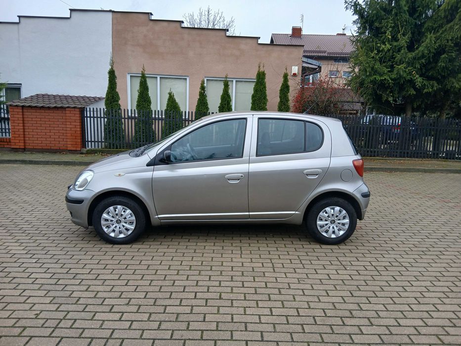 TOYOTA YARIS 1.0VVT-i benzyna , 5 drzwi , kupiona w Polsce ...