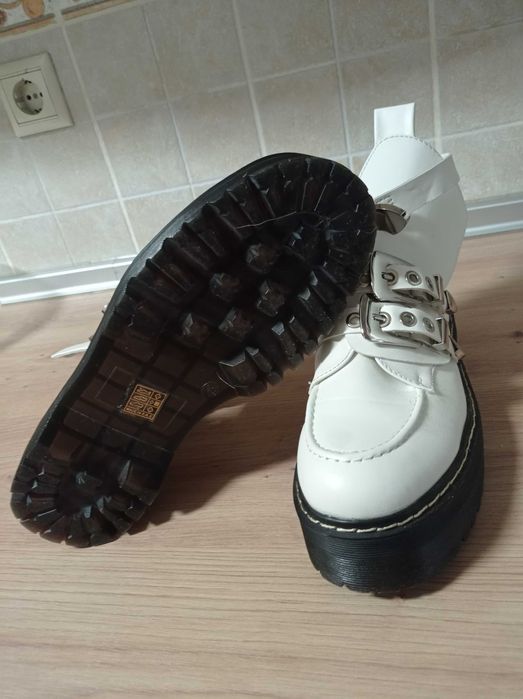 Sapatos de plataforma abertos