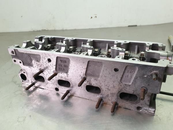 Colaça / cabeça do motor VOLKSWAGEN Golf VI (5K1)