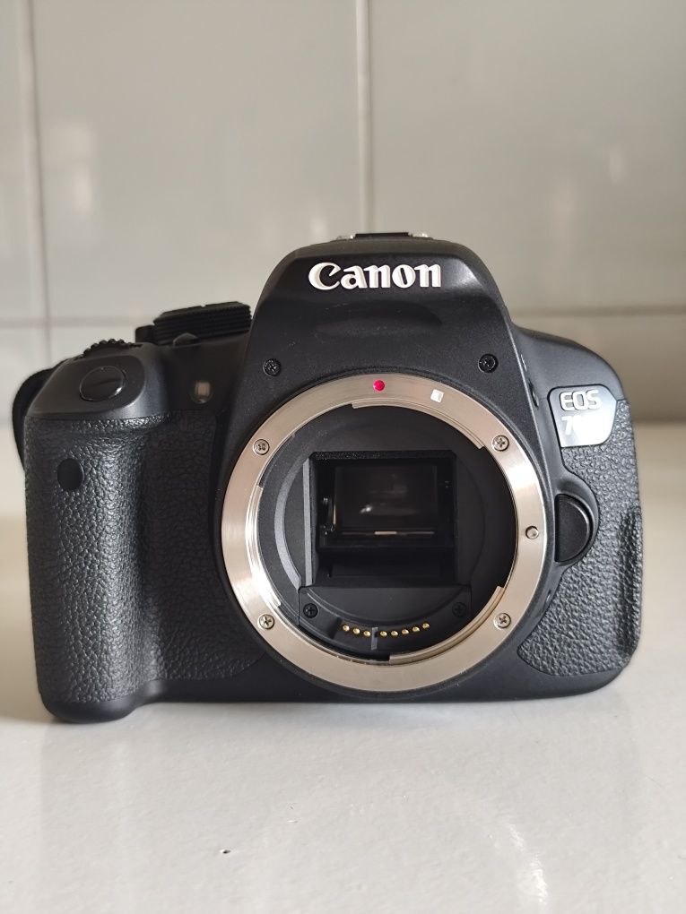 Canon 700D com muitos extras