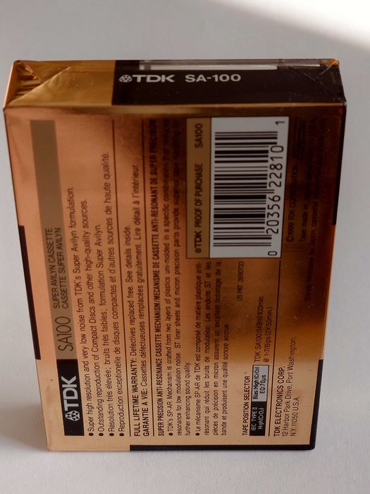 TDK SA 100 model na rok 1989 z tzw "dużym oknem" rynek Amerykański