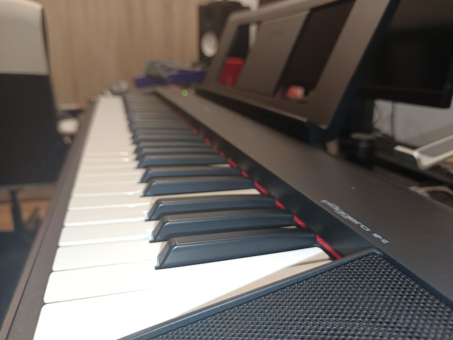 Yamaha Piaggero NP-12 - Piano Digital Completo (oferta pedal sustain)