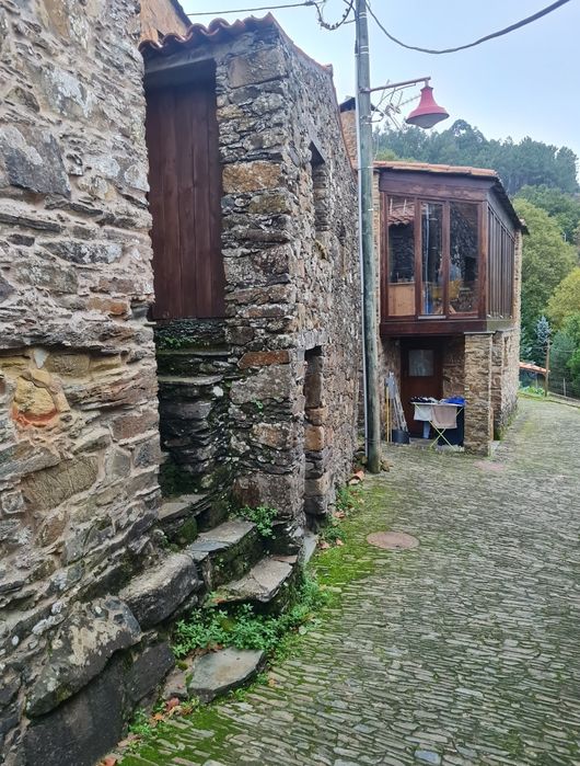 Moradia nas aldeias de Xisto Gondramaz