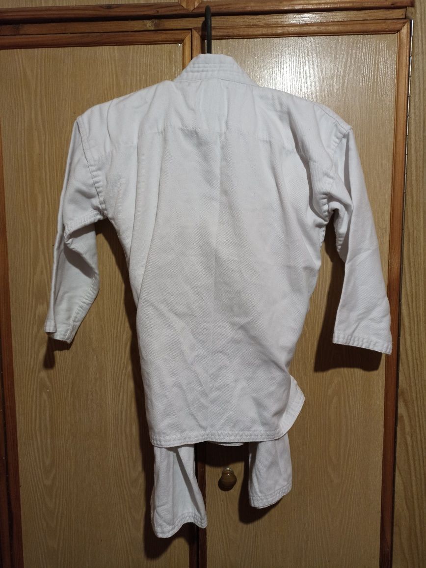 Кимоно. Athletics Gear с штанами и поясом рост 130-140