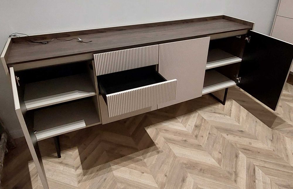 Nowa komoda ryflowana 192 cm Lago Agata Meble kaszmir/ciemny orzech.