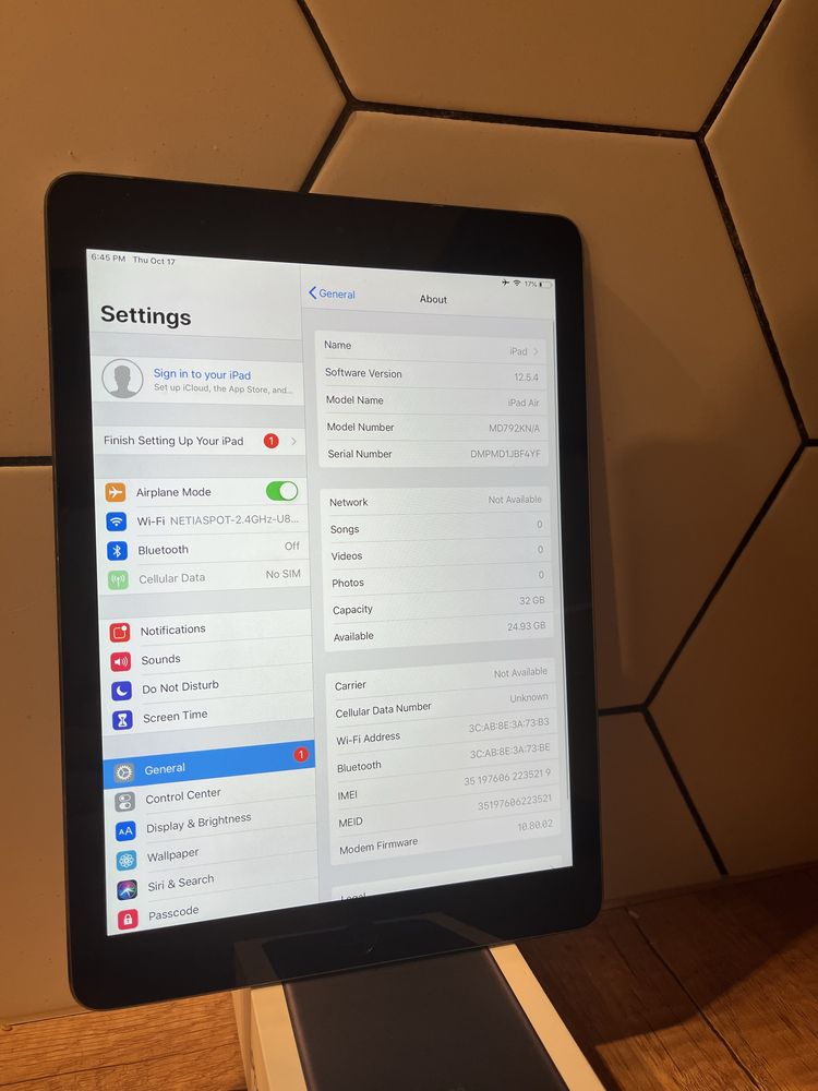 Apple tablet Ipad air  16 gb- super stan + kabel