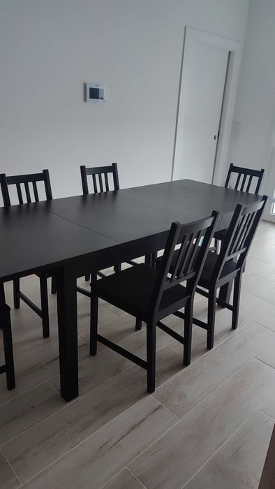 Mesa extensível Bjursta + cadeiras