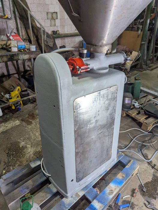 Шприц Идеал-У159.вакуумный,двухшнековый,колбасное,мясное.