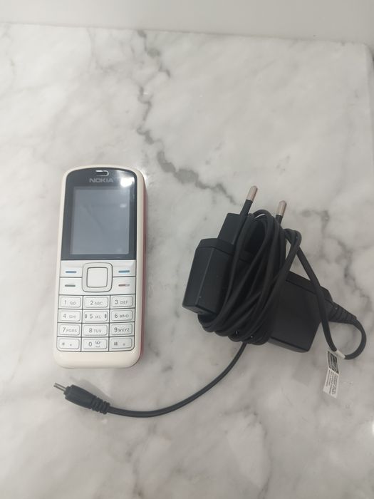 Nokia 5070 + carregador (para peças)