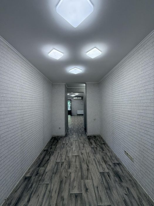 Здається в оренду приміщення на площі Миру