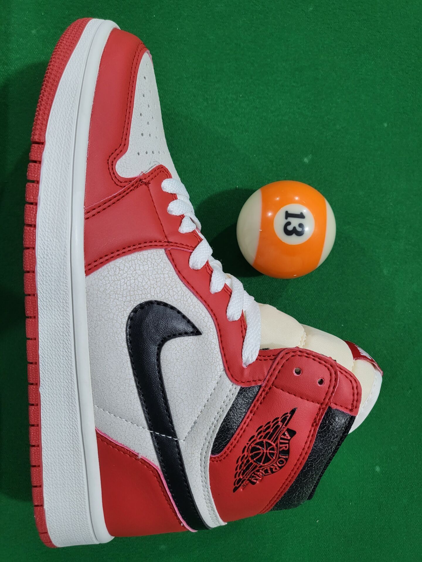 Air Jordan 1 Retro High OG Chicago