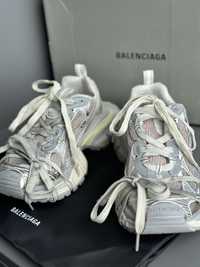 Кросівки Balenciaga в наявності