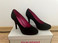 Buty zamszowe na obcasie