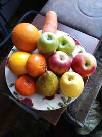 Яблука, груші, апельсини, мандарини, лимони, морква, буряк, горіх