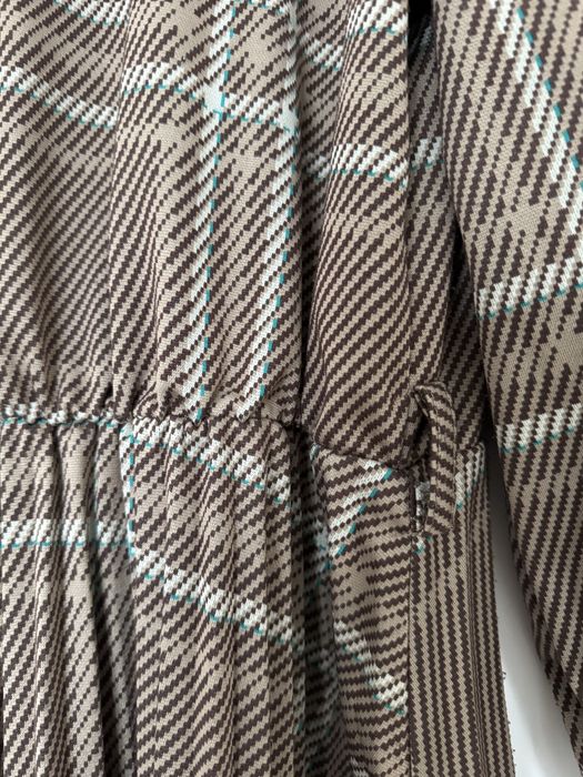 Sukienka jesienna plisowana na pasek