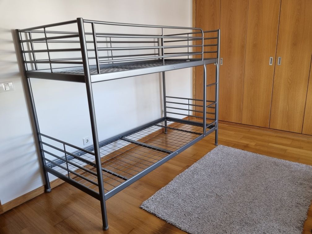 Beliche metálico cinza svärta ikea