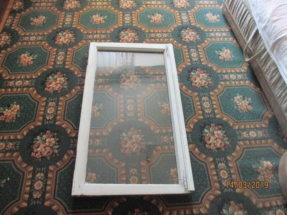 Продаються б/у деревяні, зашклені  рами на  весь балкон