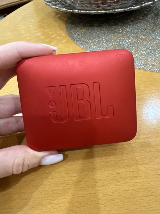 Колонка JBL go 2 в идеальном состоянии