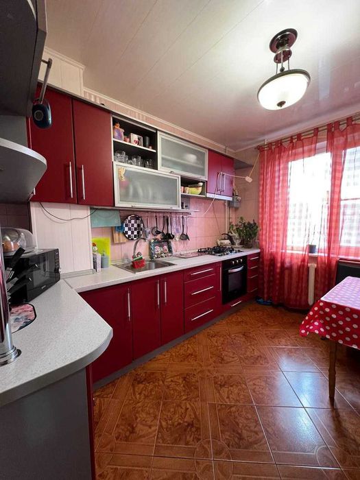 Продаж 3-кімнатної квартири вул. Г.Крут (біля Атріума)