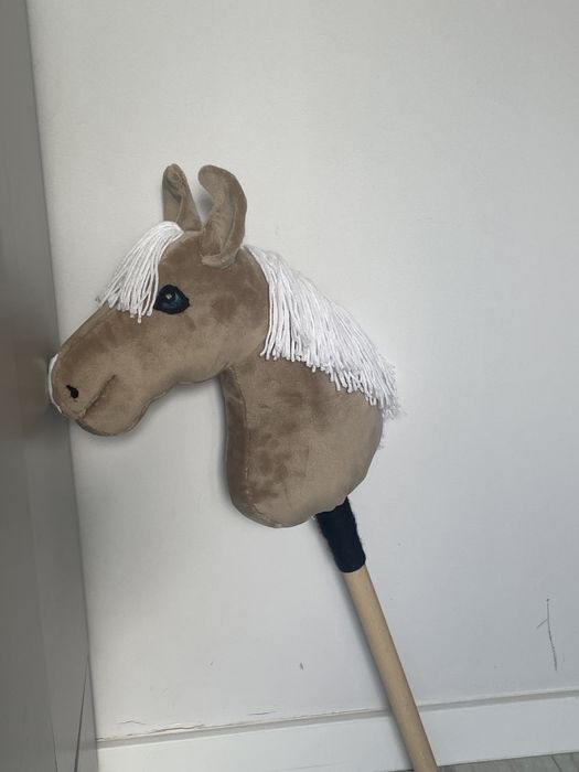 Hobby horse izabelowaty