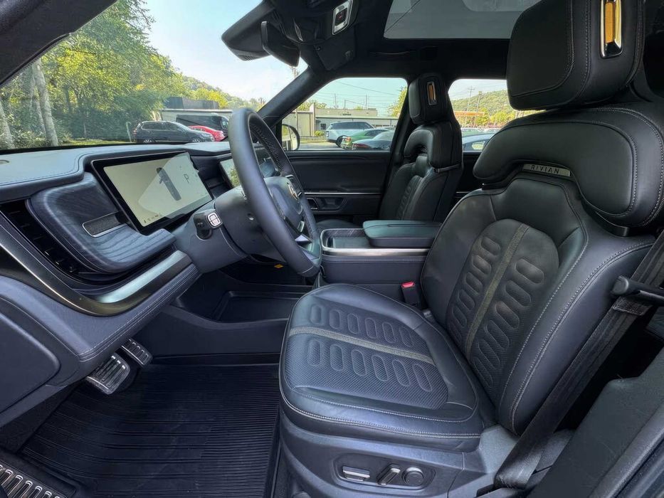 Rivian R1S Adventure      2024