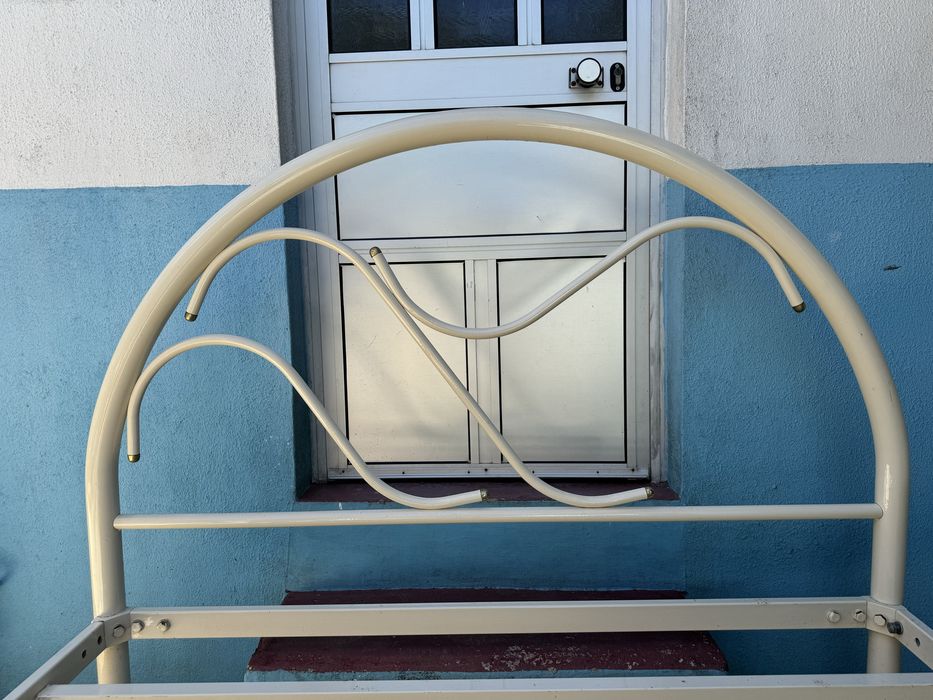 Cama de ferro em ótimo estado!!