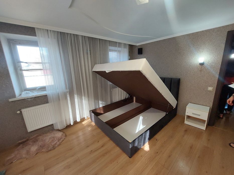 Ліжко з матрацом і підйомним механізмом.  Кровать.