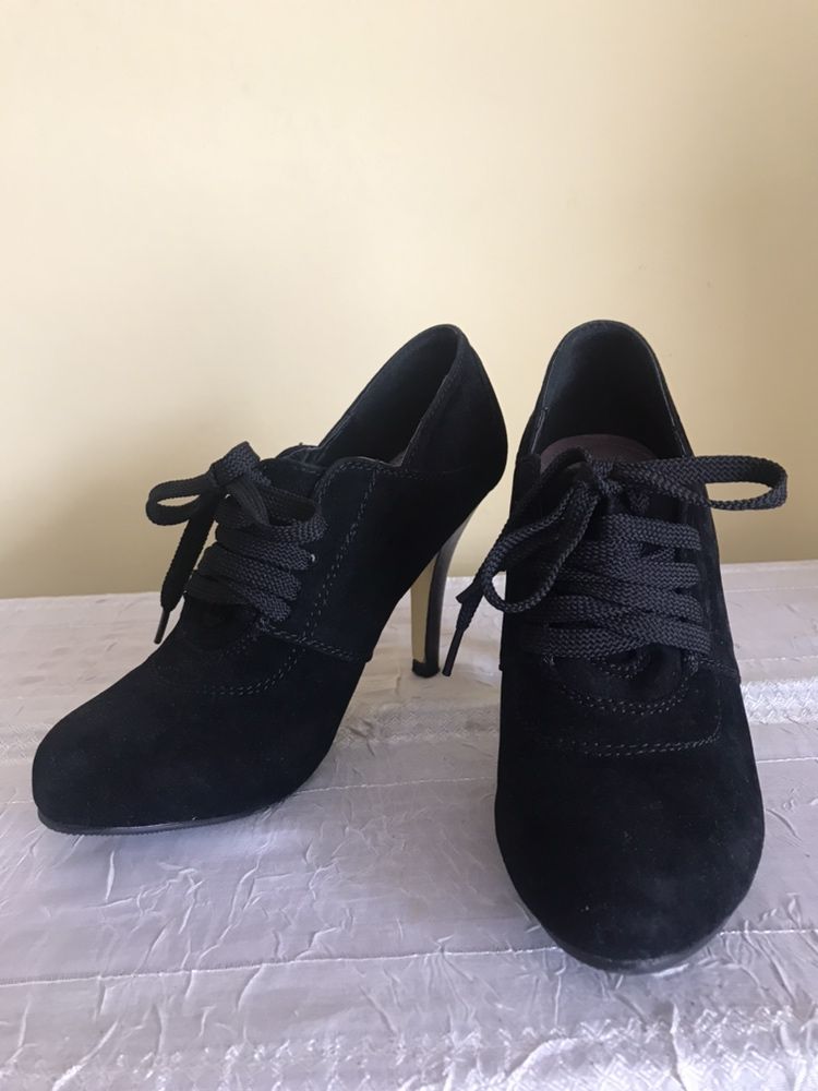 Czarne zamszowe buty Jennifer&Jennifer 36