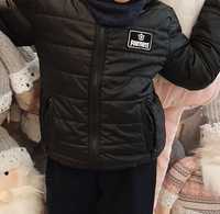 Курточка на мальчика 4-6лет.цвет черный