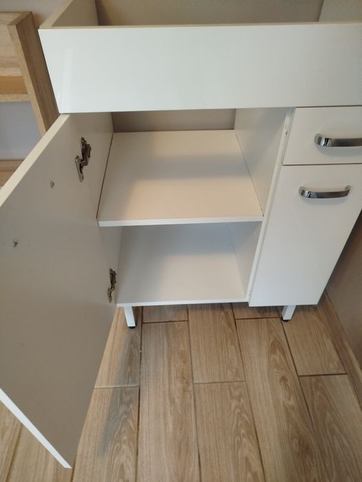 Szafka łazienkowa pod umywalke