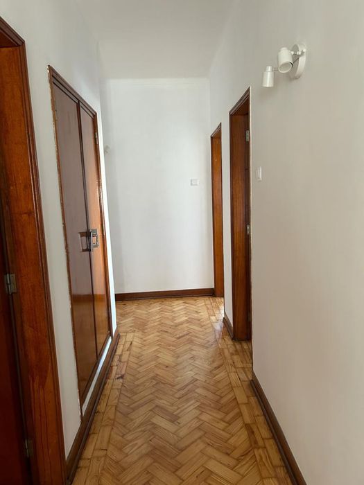 Arrenda-se T3 semi novo