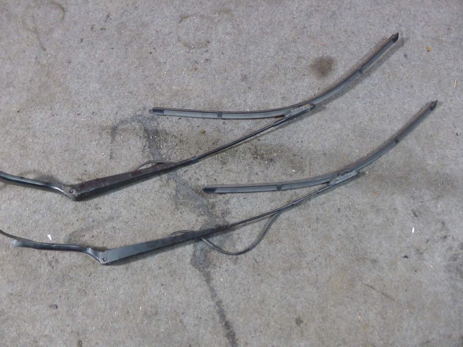 Mercedes Sprinter W906 313 Ramiona Wycieraczek Spryskiwacz Pióra A141