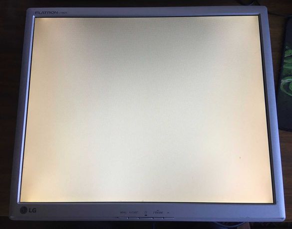 Продам монитор LG L1942S   (При включении белый экран)