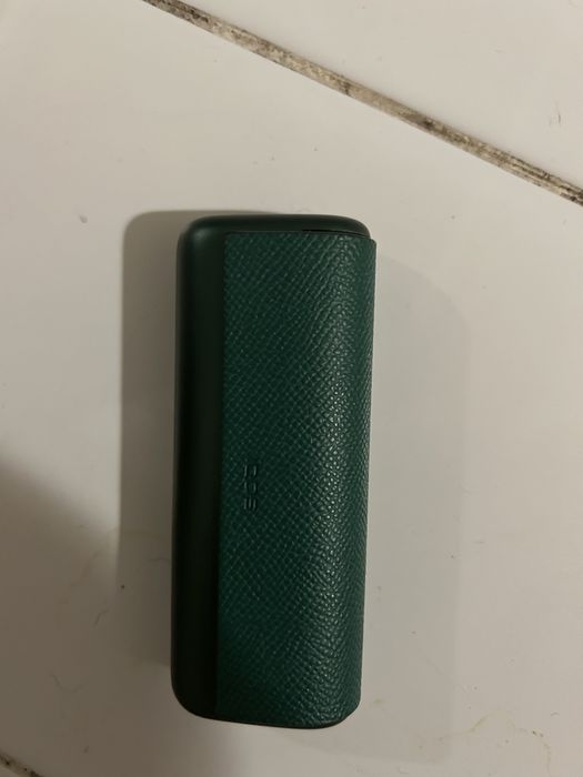 Зарядний пристрій зелений