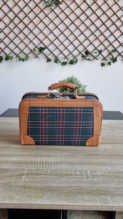 Mala Vintage Estruturada | Estilo Tartan com Detalhes em Pele