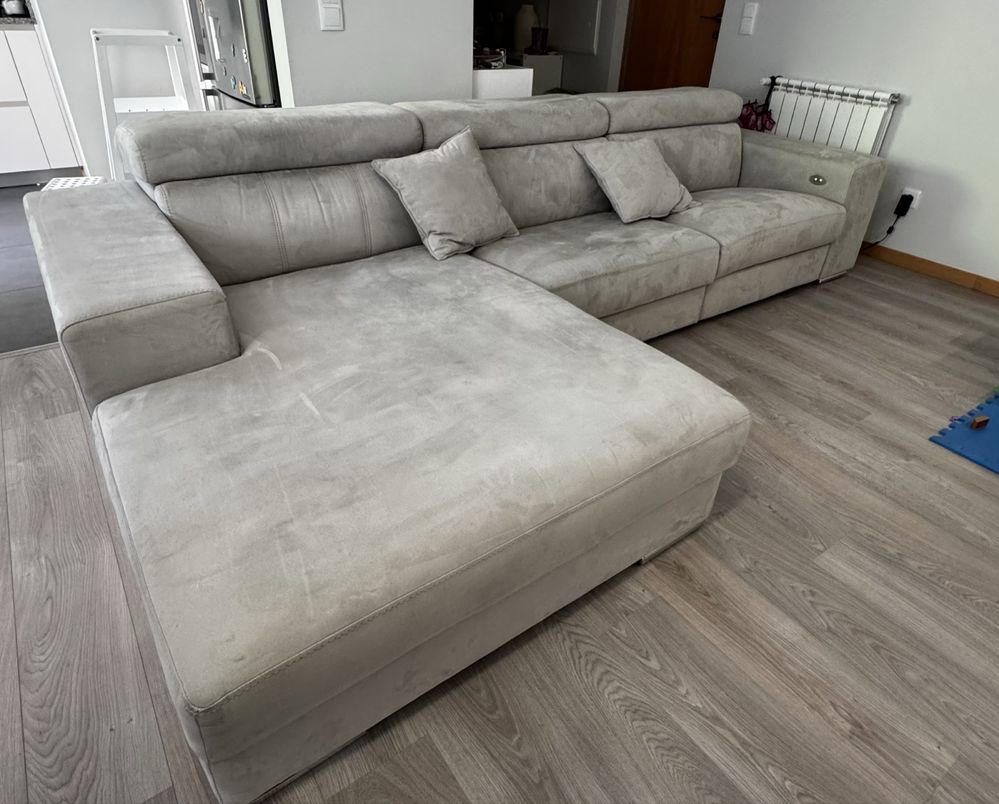 Sofá extensível, com sistema elétrico de relaxamento