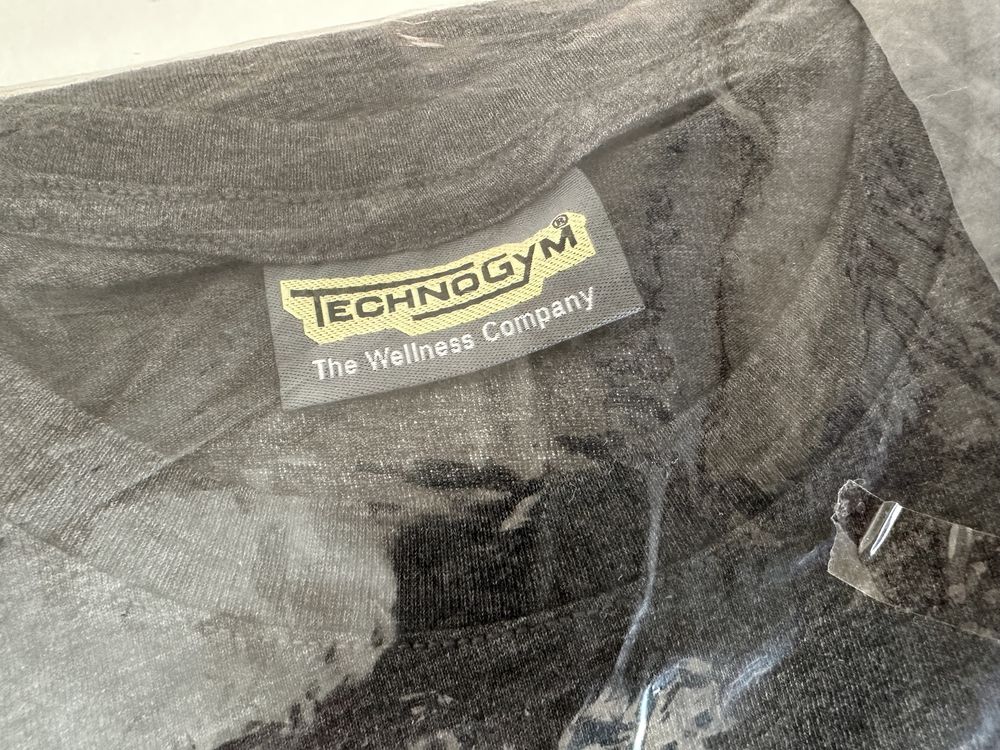T-shirt cinzenta Technogym tamanho M [NOVA]