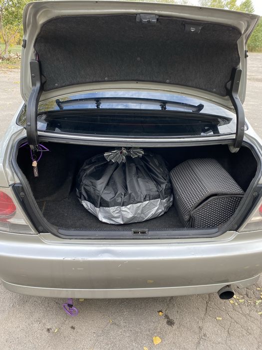 Продам Lexus is200, 2,0