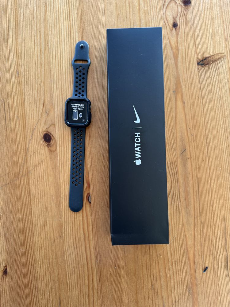 Apple watch SE 2020 40 mm Nike Edition - com fatura da iStore