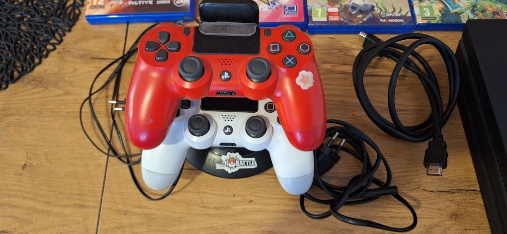 Konsola ps 4 pro 1tb plus vr i gry 2 pady