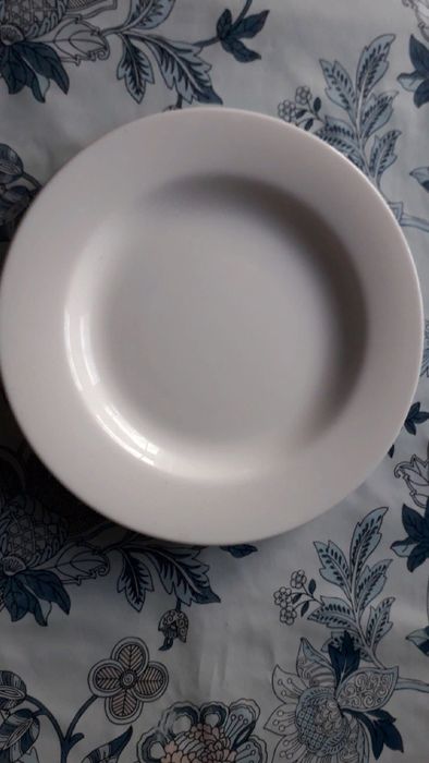 Тарелки большие тарілки