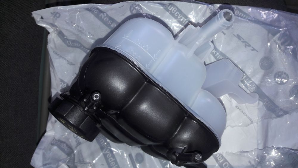 Бачок розширення Jeep grand Cherokee 2016 2017 2018 2019