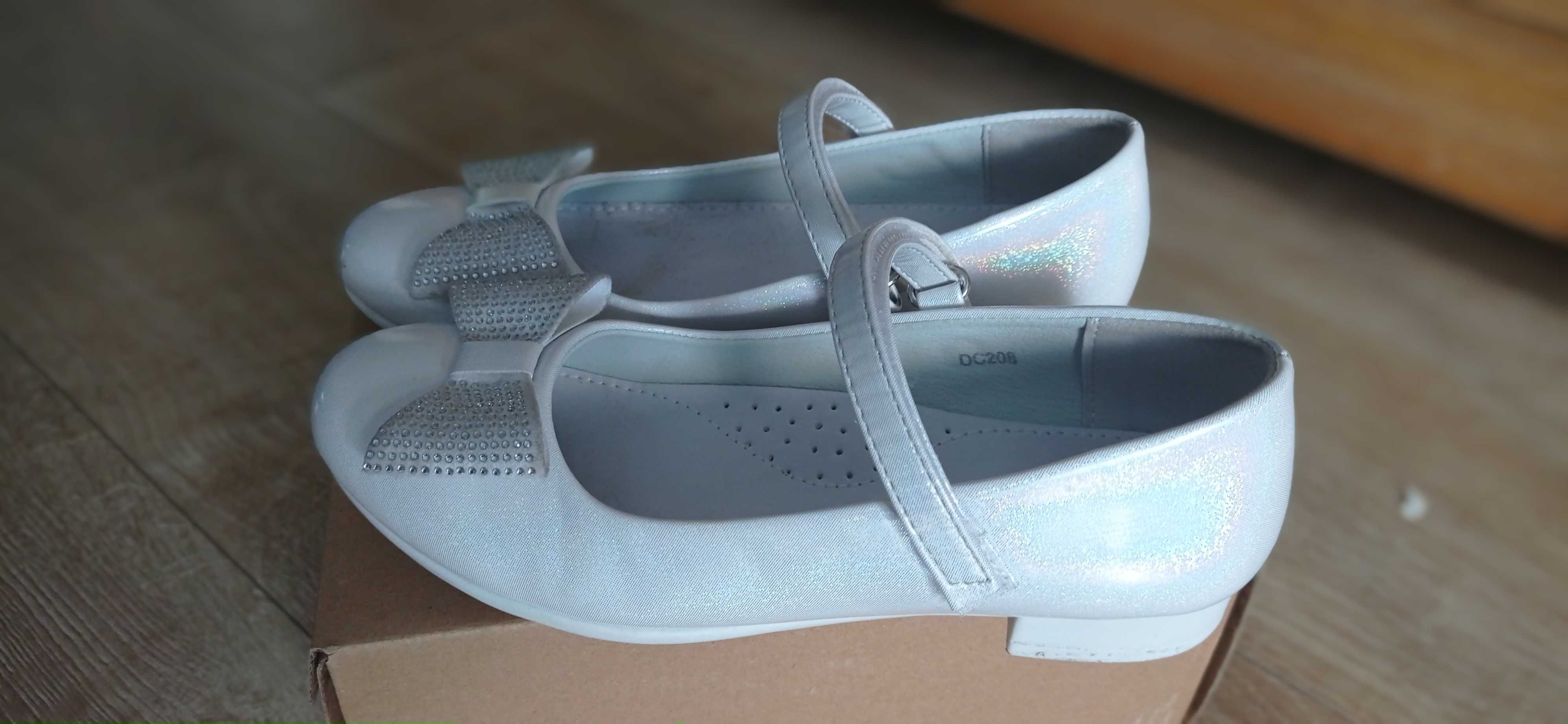 Buty komunijne, balerinki białe r.34