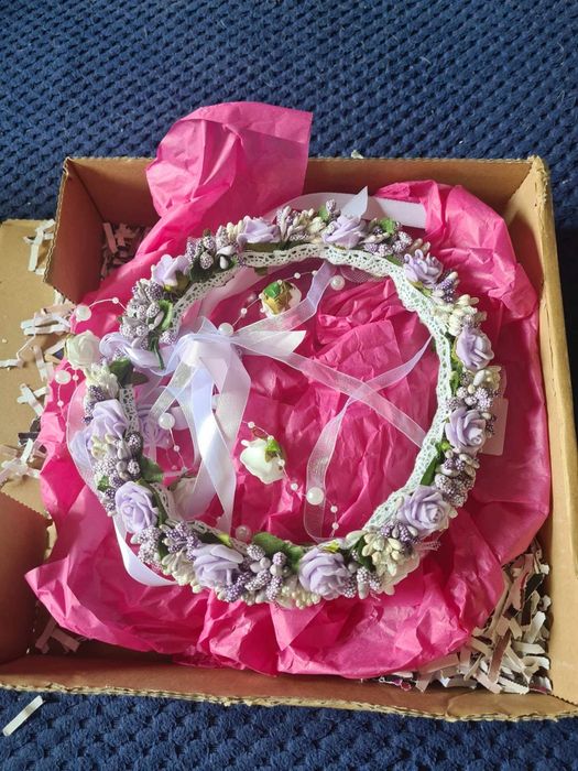 Wianek z sztucznych kwiatków