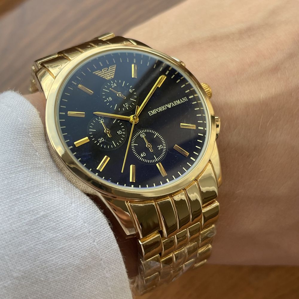 Чоловічий годинник Armani на браслеті золотистого кольору