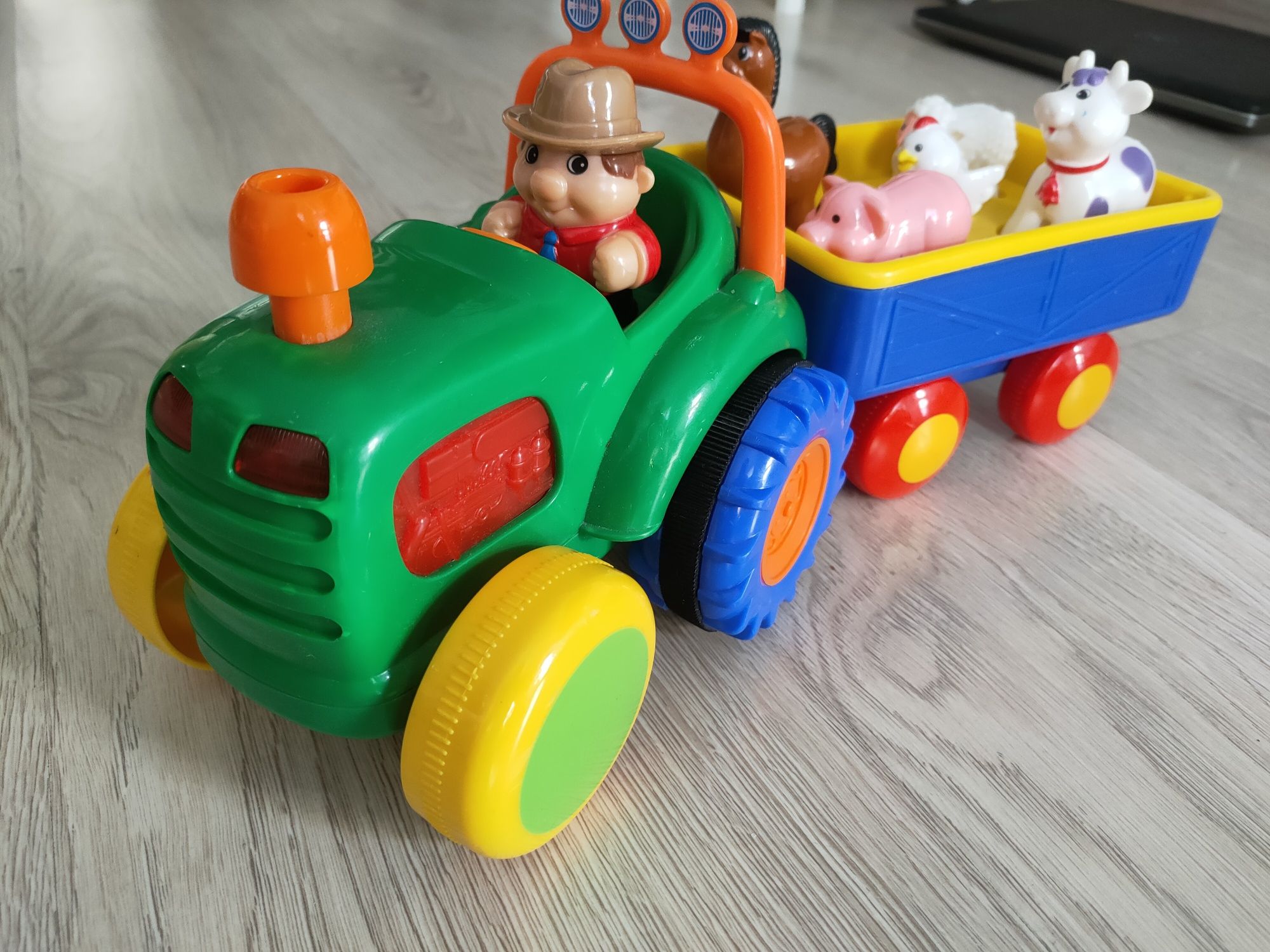 Pan dumelek, interaktywny traktor ze zwierzętami
