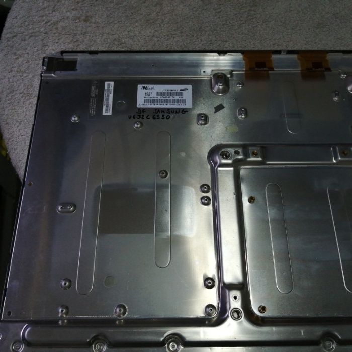 Vários paineis de tv lcd e led