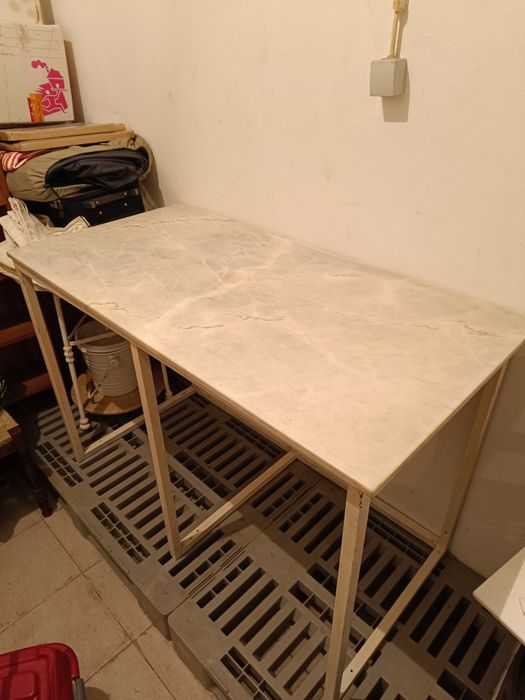 Mesa de ferro com pedra mármore