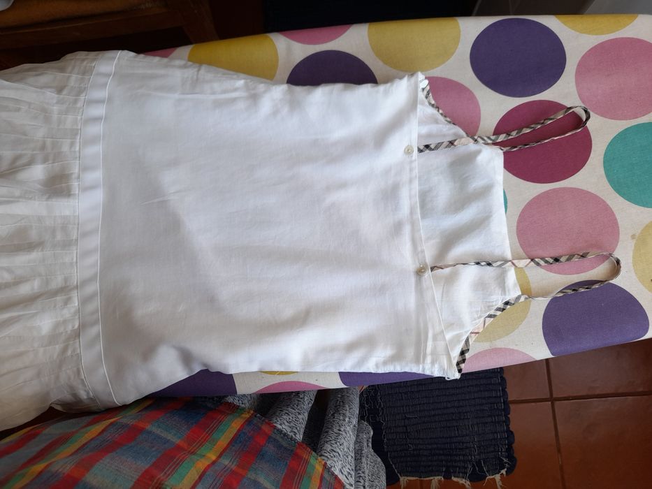 Vestido Burberry £ Camiseiro Metro